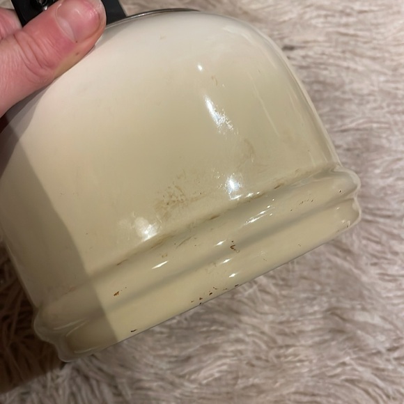 Le Creuset ombre white cream kettle - Picture 12 of 15